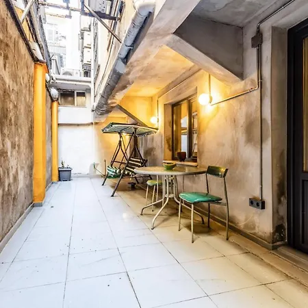 Contemporary And Stylish Flat In Sisli